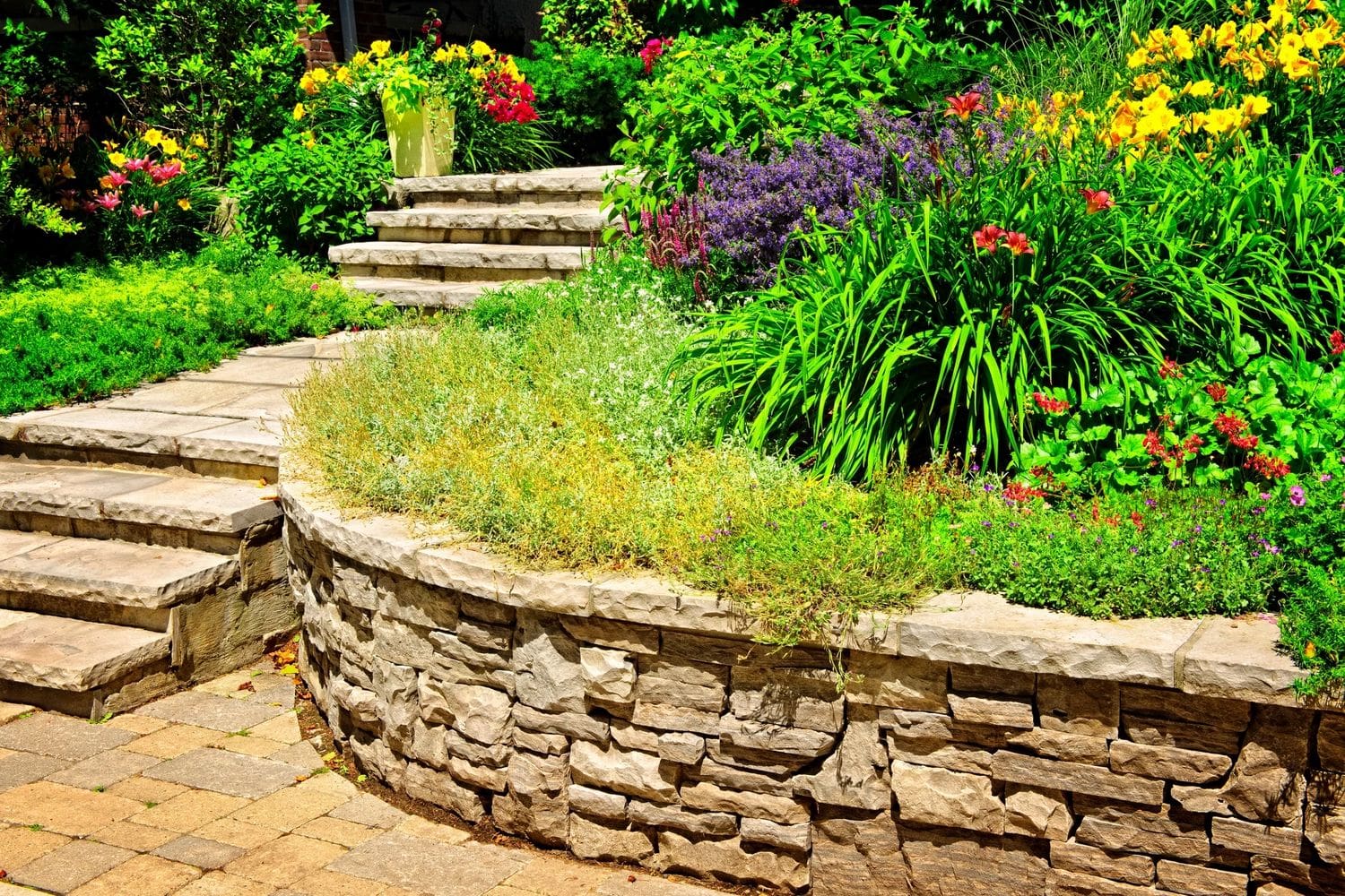 A stone wall with steps leading to the top of it.